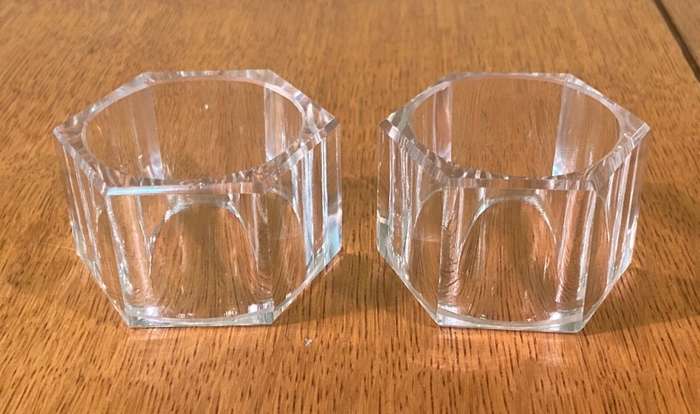 CLEAR GLASS SERVIETTE RINGS - HEXAGONAL . NAPKIN RINGS.