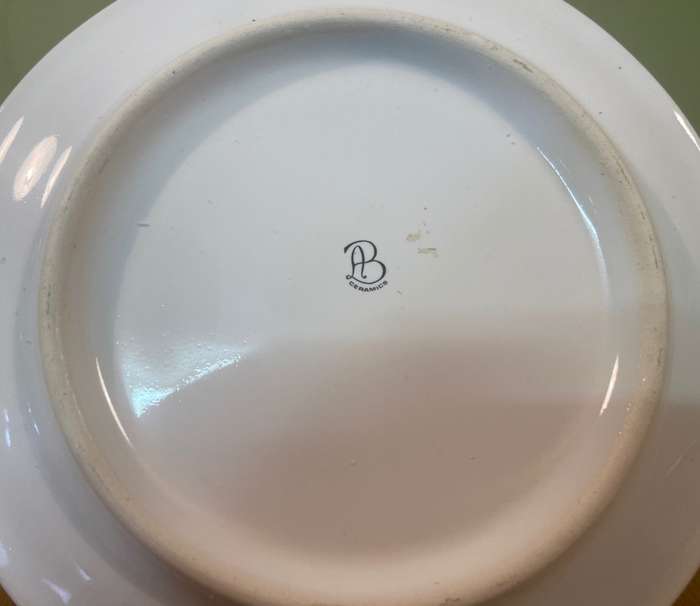 SMALL PLATE - NAMIBIA SOUVENIR - WINDHOEK BADGE - AB CERAMICS - PORCELAIN. SWA - SOUTH WEST AFRICA.