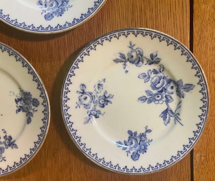 FOLEY CHINA - ELIJAH BRAIN & CO - FENTON - ENGLAND - 3 small BLUE & WHITE PLATES - FLOWERS STUNNING!
