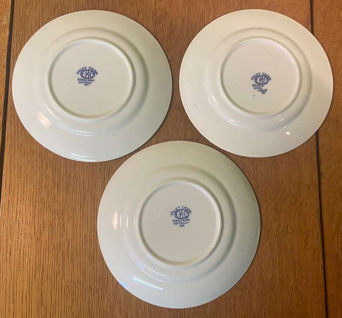 FOLEY CHINA - ELIJAH BRAIN & CO - FENTON - ENGLAND - 3 small BLUE & WHITE PLATES - FLOWERS STUNNING!
