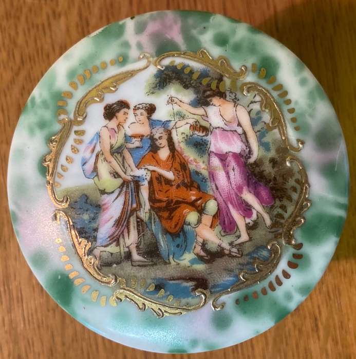 CHUBU CHINA JAPANESE Porcelain ROUND TRINKET BOWL and LID HAND PAINTED STUNNING!!