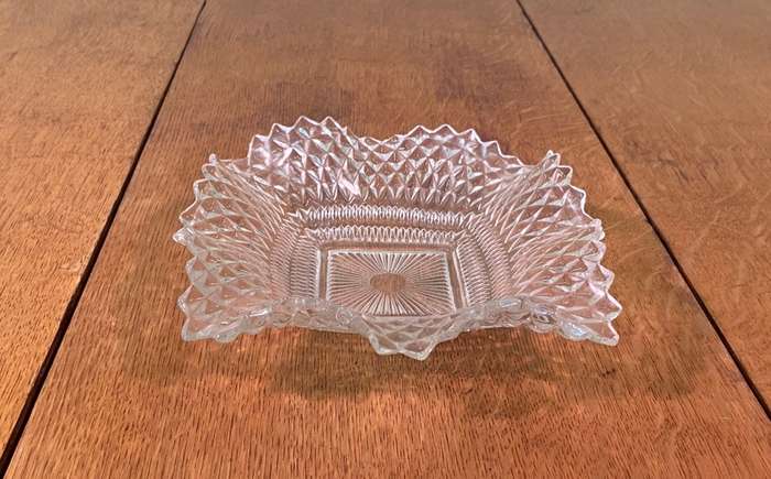 GLASS SQUARE WAVY TRINKET DISH / CONDIMENT / SNACK  BOWL - PATTERNED - STUNNING!