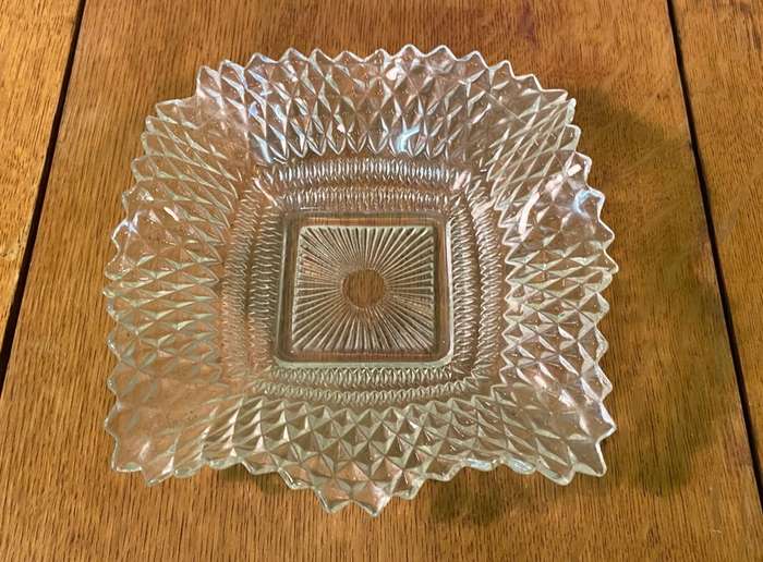 GLASS SQUARE WAVY TRINKET DISH / CONDIMENT / SNACK  BOWL - PATTERNED - STUNNING!