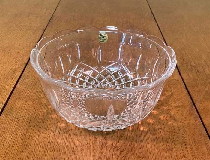 ITALIAN RCR CRYSTAL SERVING BOWL - HEAVY - MEDIUM / SMALL SIZE - GREAT CONDITION.