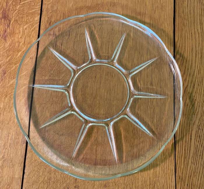 GLASS CAKE PLATE - SERVING PLATTER - ROUND - LARGE - 290mm Diameter.