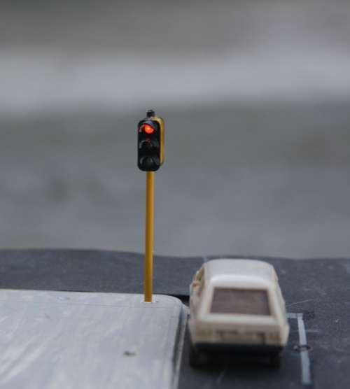 HO scale single head street robots with realistic switching sequence.