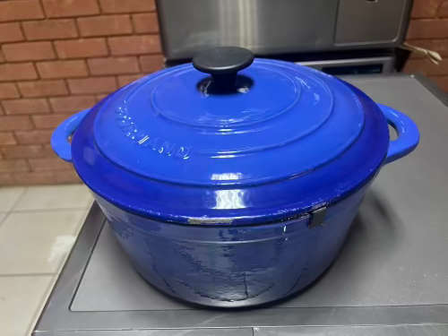 Gourmand - 6.5 Litre Round Cast Iron Casserole - Blue LID CHIPPED VERY SLIGHTLY