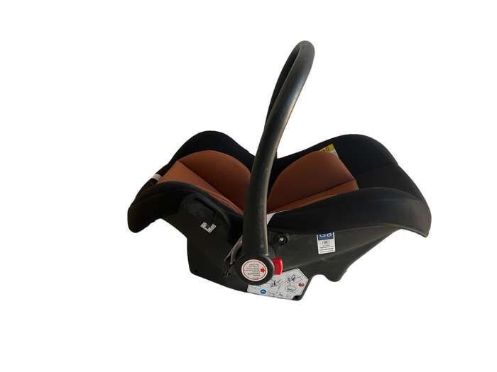 GOOD QUALITY BABY CAR SEAT NEW DISPLAY UNIT ORANGE AND BLACK COLOUR