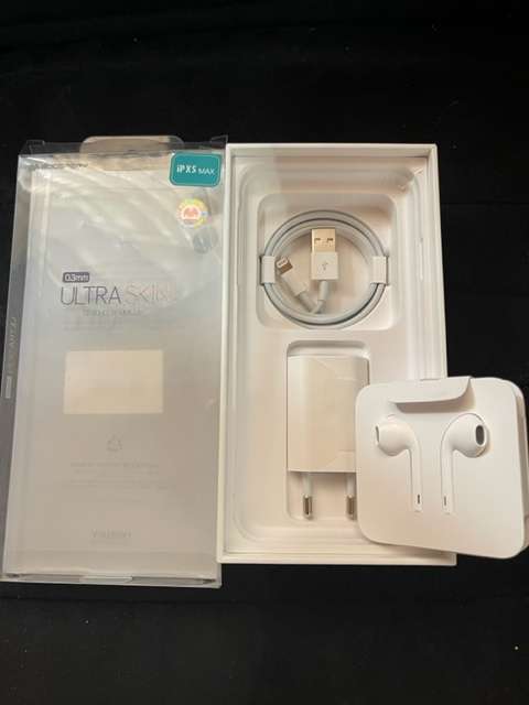 iPhone Xs Max 64GB WITH FREE Qi WIRELESS CHARGER