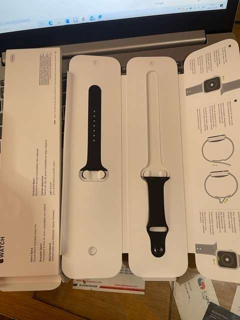 Apple Watch Series 4 Space Gray 44mm - GPS + Cellular. Cracked Screen. MAKE AN OFFER