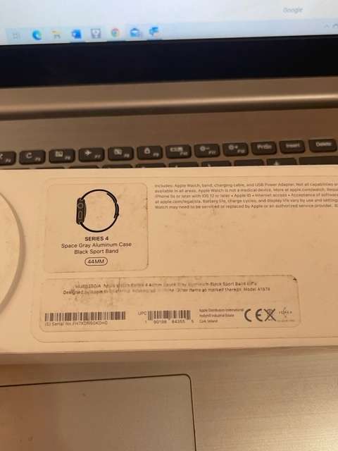 Apple Watch Series 4 Space Gray 44mm - GPS + Cellular. Cracked Screen. MAKE AN OFFER
