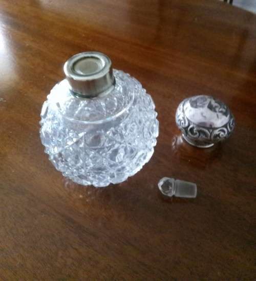 VICTORIAN SILVER TOPPED PERFUME/SCENT BOTTLE BY ROBERT PRINGLE LONDON 1914