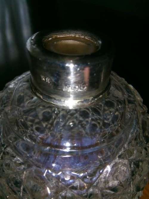 VICTORIAN SILVER TOPPED PERFUME/SCENT BOTTLE BY ROBERT PRINGLE LONDON 1914