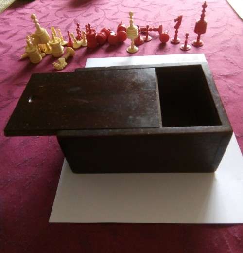 ANTIQUE `BARLEYCORN` CARVED BONE CHESS SET - EARLY 19TH CENTURY