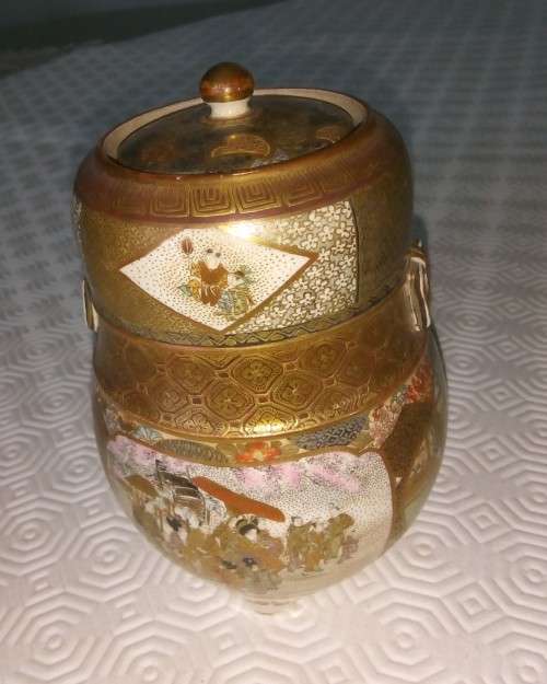 EXQUISITE HAND PAINTED SATSUMA POT SIGNED ON BASE - MEIJI PERIOD(1868 TO 1912)- WITH REPLACEMENT LID