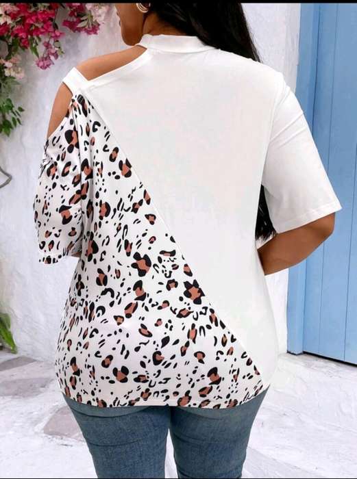 Stunning  Top: 0XL