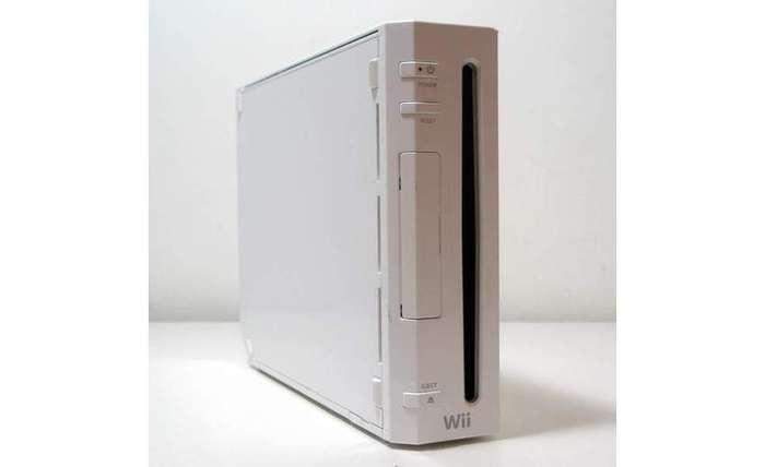 !!!!!LATE ENTRY!!!! Nintendo Wii console, Sensor, Remote and Nunchuck ++++GAMES++++