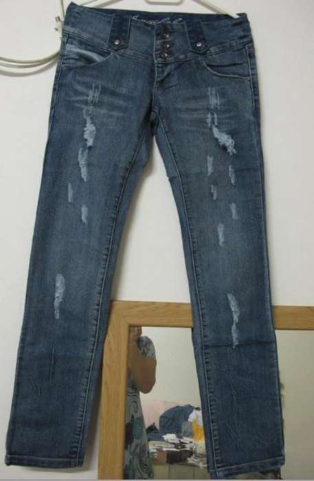 Ladies denim with authenic wash details -- low rise   size 36