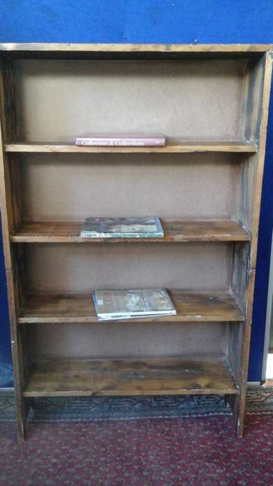 MAGNIFICENT VINTAGE OREGON BOOK SHELF. INCREDIBLE AND FUNCTIONAL PIECE!
