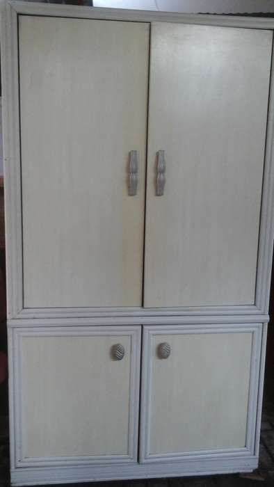 MAGNIFICENT SHABBY CHIC TV UNIT. SIMPLY STUNNING & FUNCTIONAL!