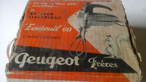 ABSOLUTELY TERRIFIC VINTAGE PEUGEOT FRERES BATTEUR ELECTRIQUE MIXER. MADE IN FRANCE. NOT WORKING!