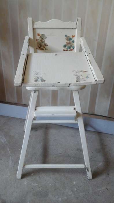 VINTAGE YET USEABLE, WHETHER FOR DECOR OR ITS INTENDED PURPOSE. THIS BABY HIGH CHAIR IS BEAUTIFUL