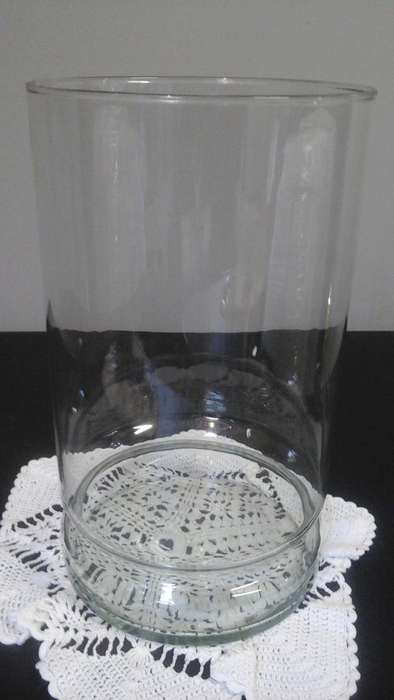 ABSOLUTELY GORGEOUS POSSIBLY CRYSTAL? VASE. EXQUISITE  PIECE!