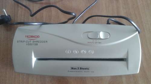 TERRIFIC VICORHOOD STRIP-CUT SHREDDER. MODEL: VS501SB. FANTASTIC AND USEFUL PIECE!