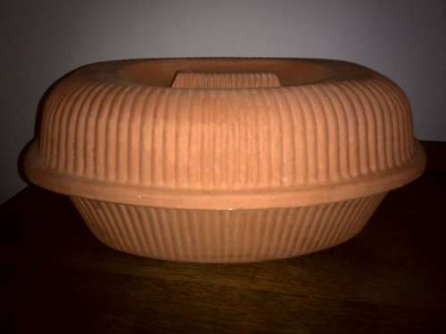 A VINTAGE CLAY OVEN ROASTING/BAKING DISH WITH LID!