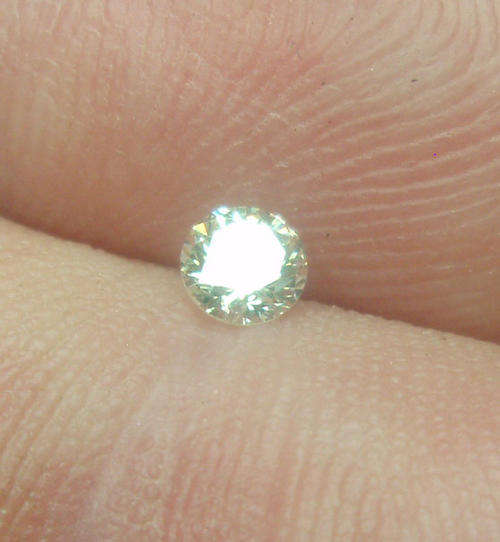 TOP LIGHT CAPE YELLOW DIAMOND  (VS2, Cut - V.Good   - 0.22 Ct  - 3.75mm)
