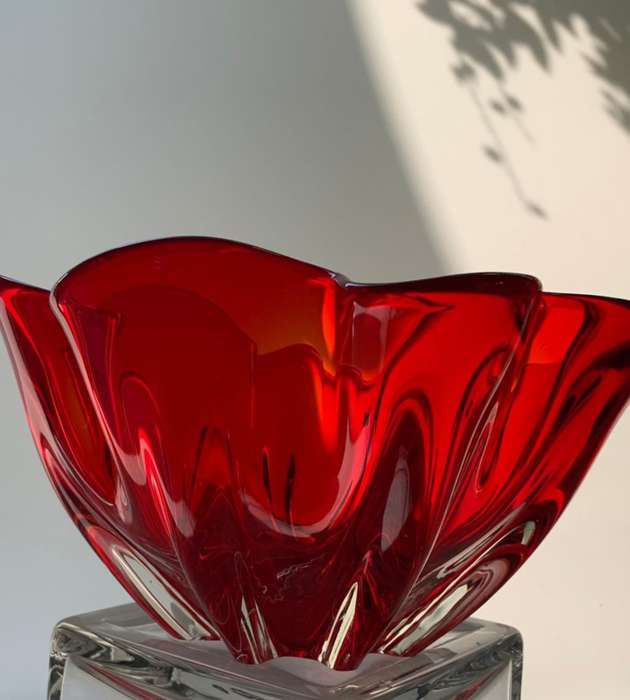 Vintage Iwatsu Glass Co. Hineri Candy Apple Red Pinched Side Centerpiece Bowl  Murano Style Japan