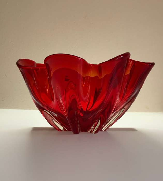 Vintage Iwatsu Glass Co. Hineri Candy Apple Red Pinched Side Centerpiece Bowl  Murano Style Japan