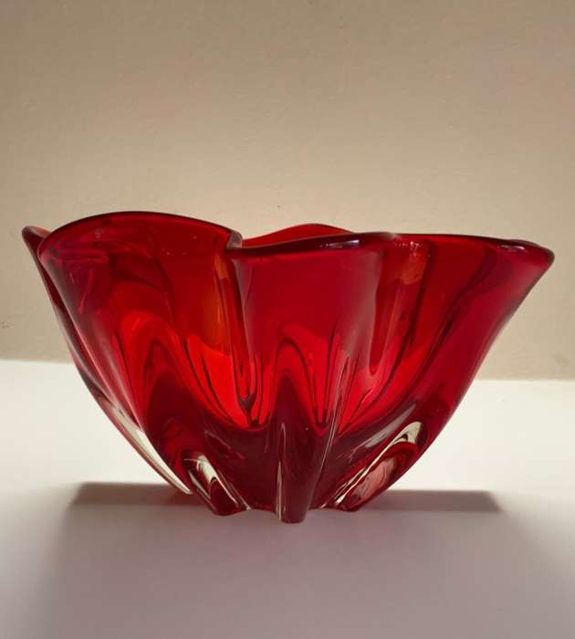 Vintage Iwatsu Glass Co. Hineri Candy Apple Red Pinched Side Centerpiece Bowl  Murano Style Japan