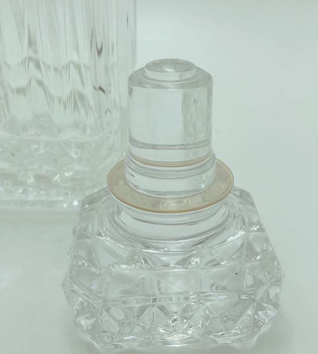 Vintage Clear Glass Whiskey Decanter with Stopper - Vertical Lines Diamond Design