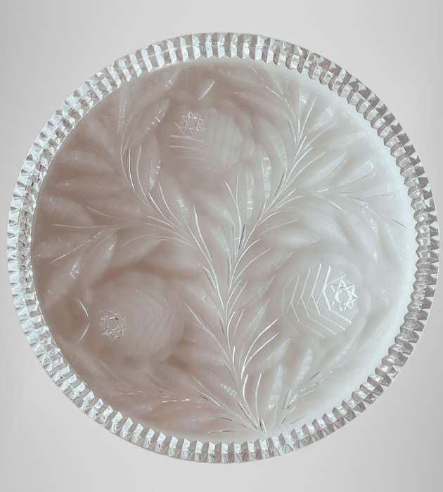 Round Crystal Tray with Gorgeous Floral Design - 22cm Diameter