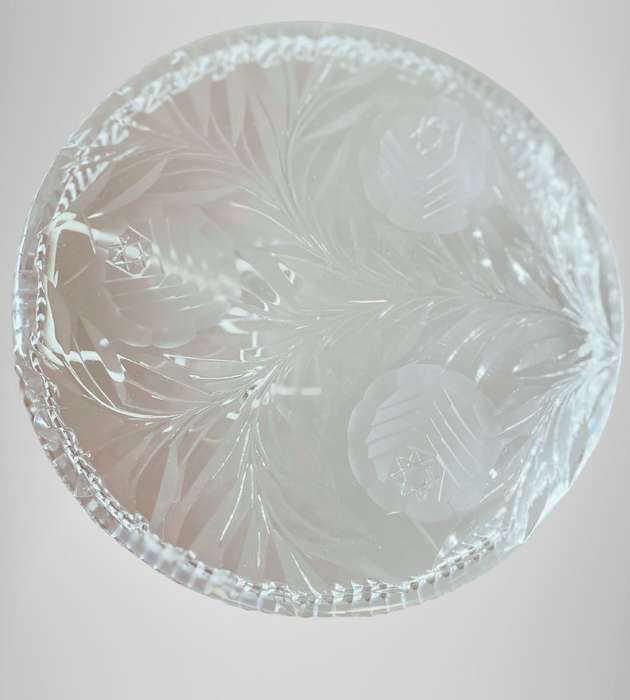 Round Crystal Tray with Gorgeous Floral Design - 22cm Diameter