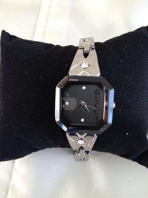 Stylish small beautiful fashion Gucci watch