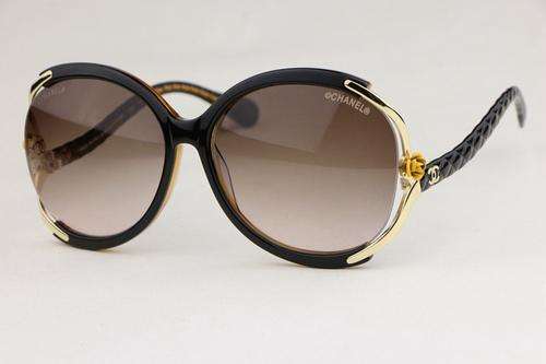 Elegant Chanel 5510-A bottom plate round frame side flower sunglasses.
