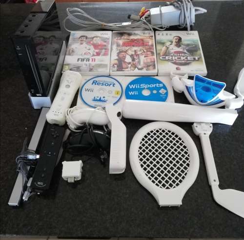 Wii console Black with x5 wii games (Sports) and lots of extras - Bargain Buy