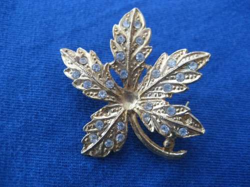 Six Gold Gold Coloured Costume Jewellery Brooches