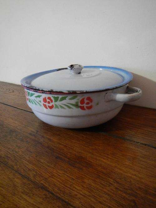 Unique enamel pot
