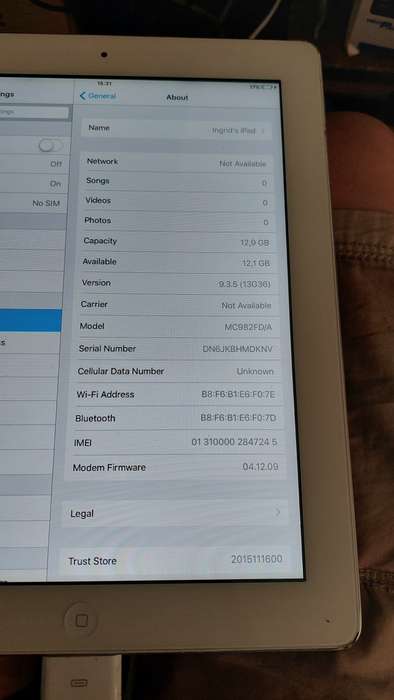 IPad 2nd Gen 16gb (has account but is unlocked)
