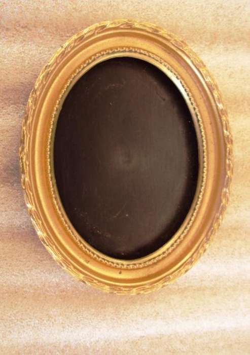 GOLDEN FRAME        good buy.special.bargain