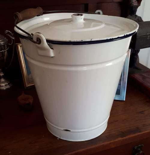 Large Enamel Slop Bucket with lid