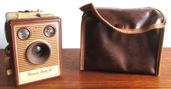 1950 Kodak Brownie Flash IV Camera made in England