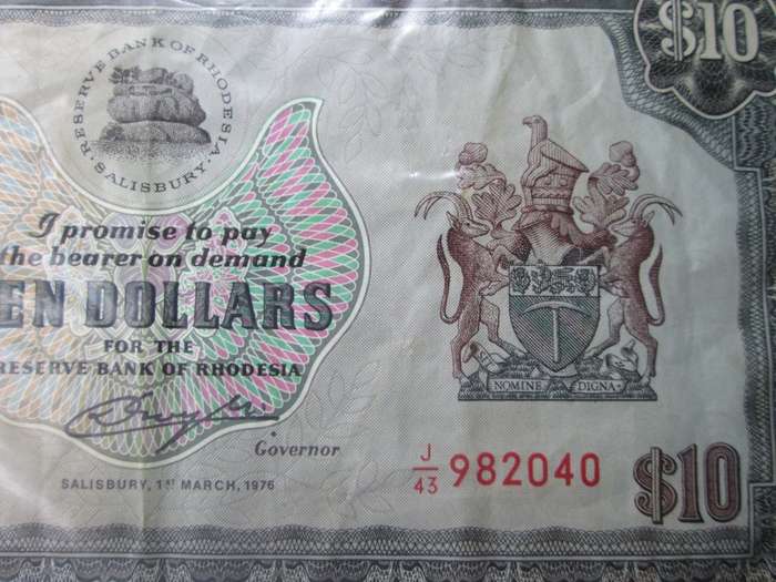 1976 Rhodesia Banknote Ten Dollars Serial Nr J43 982040 Watermark Cecil Rhodes