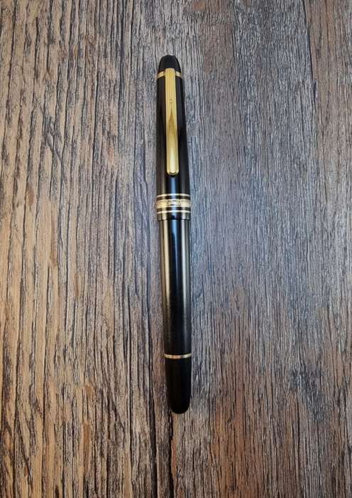 Montblanc Classique Fountain Pen. In Box!