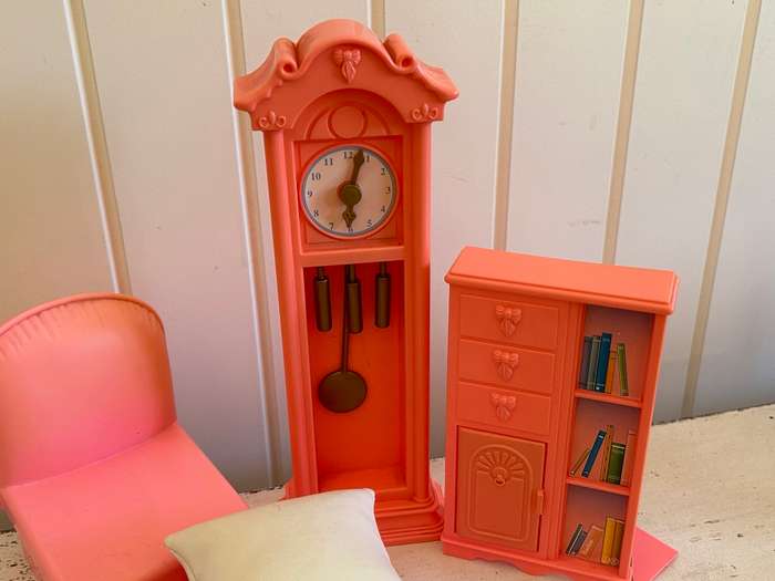 Vintage late 1980s BARBIE LOUNGE Set. Not complete but in very very good condition
