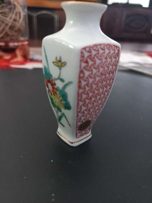 Small imari vase vintage