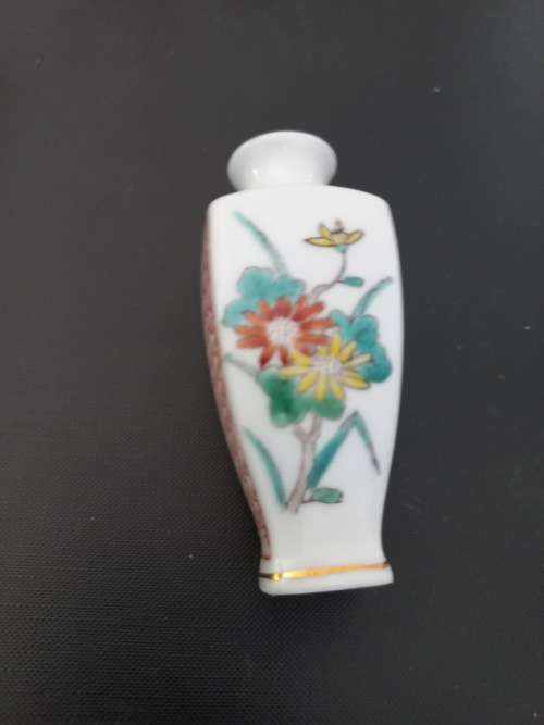 Small imari vase vintage